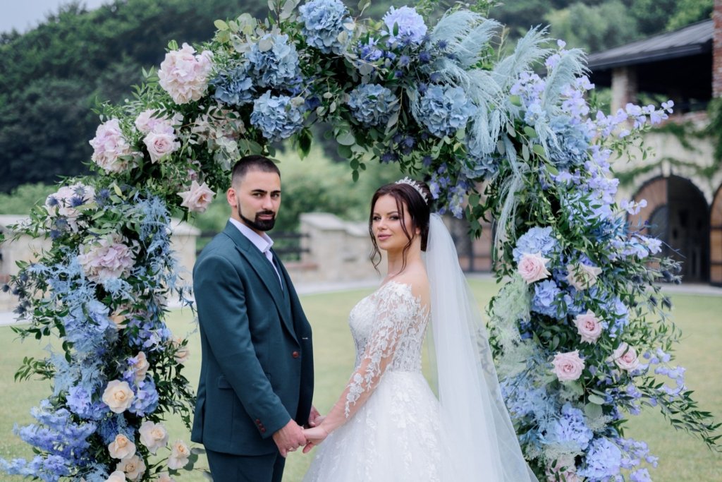 10 Essential Tips for Creating an Elegant Wedding Invitation
