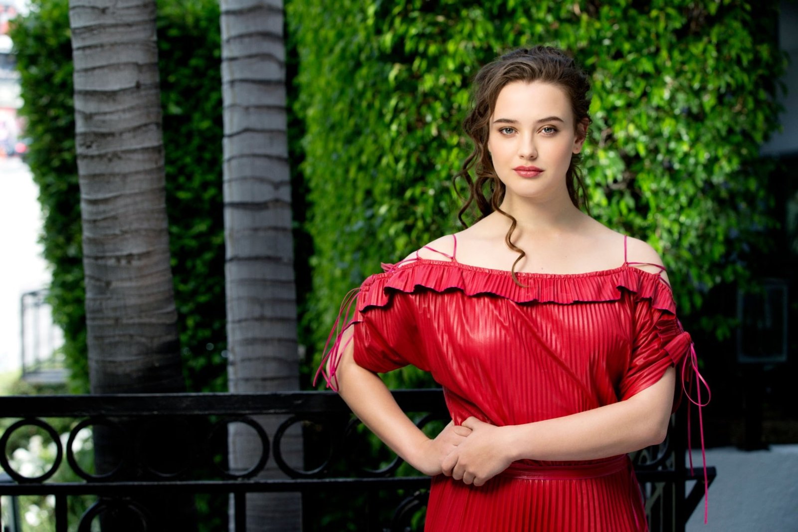 Katherine Langford Internet Chick 4k Wallpapers 3