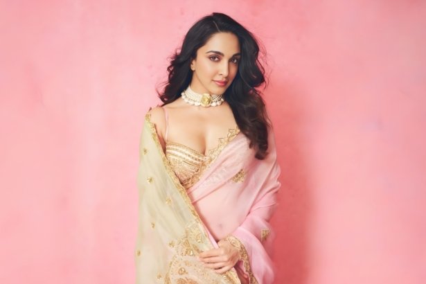 Kiara Advani 4K wallpaper HD portrait, Kiara Advani high-resolution 4K wallpaper, Beautiful Kiara Advani 4K actress wallpaper, Kiara Advani stylish 4K desktop wallpaper, Kiara Advani HD 4K mobile wallpaper