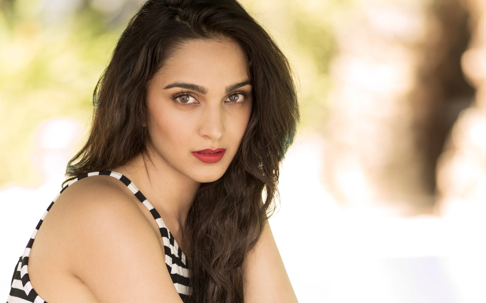 Kiara Advani 4K Wallpapers Internet Chicks 15