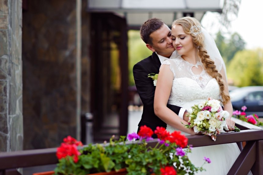 10 Essential Tips for Creating an Elegant Wedding Invitation