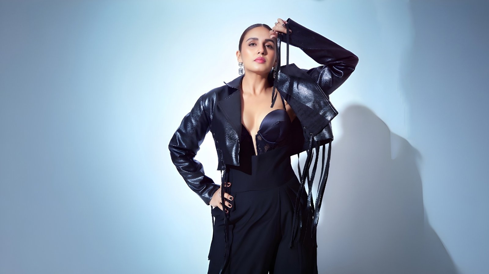 huma-qureshi-4k-wallpapers-14