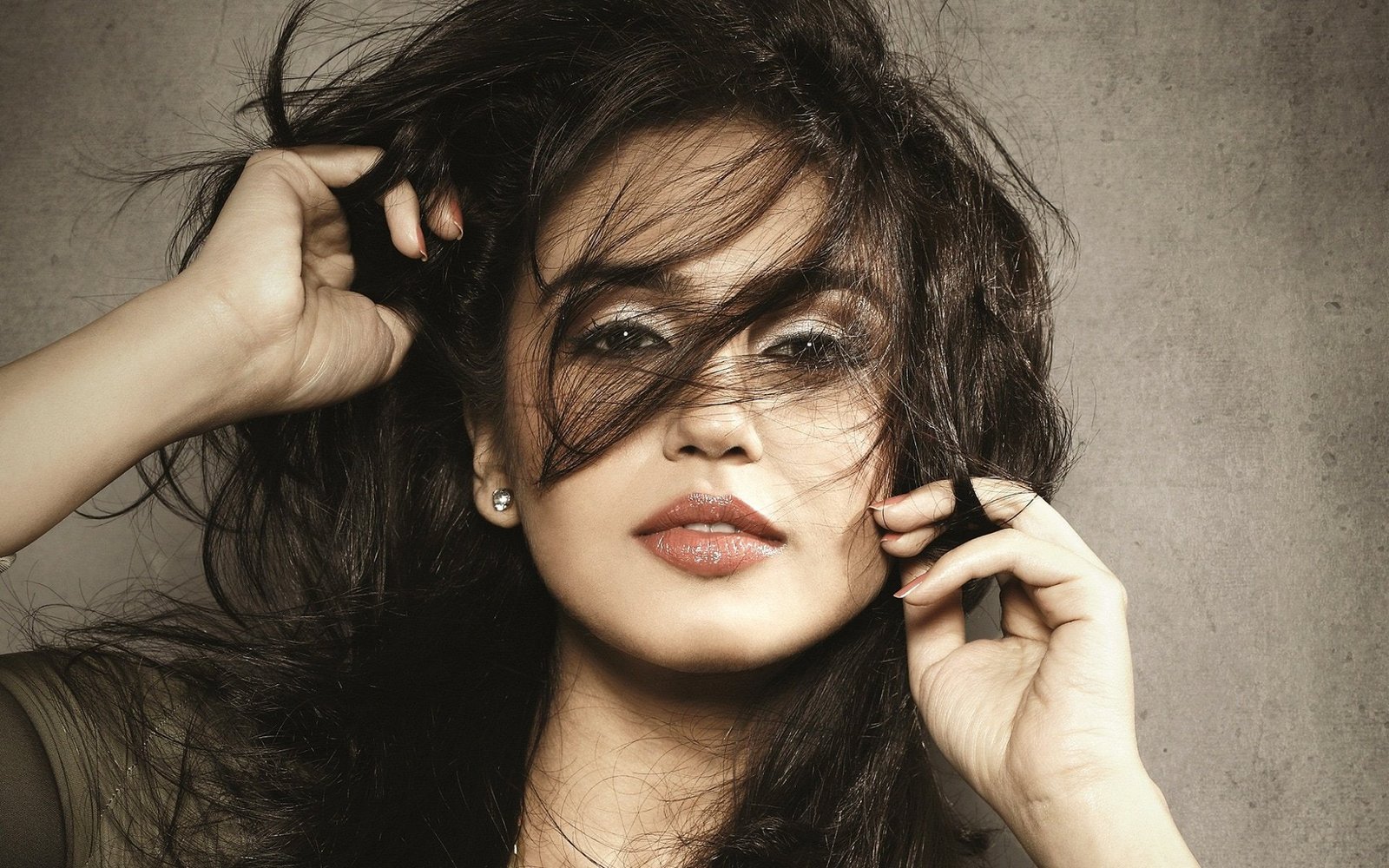 huma qureshi 4k wallpapers 2