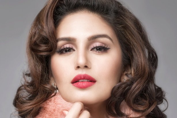Huma Qureshi 4K wallpaper portrait, Huma Qureshi HD 4K wallpaper, Huma Qureshi glamorous 4K wallpaper, Huma Qureshi actress 4K wallpaper, Huma Qureshi stylish 4K desktop wallpaper